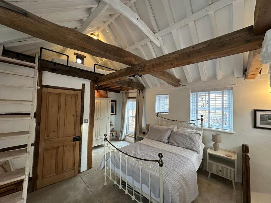 The Nook Lincoln Villa Екстериор снимка